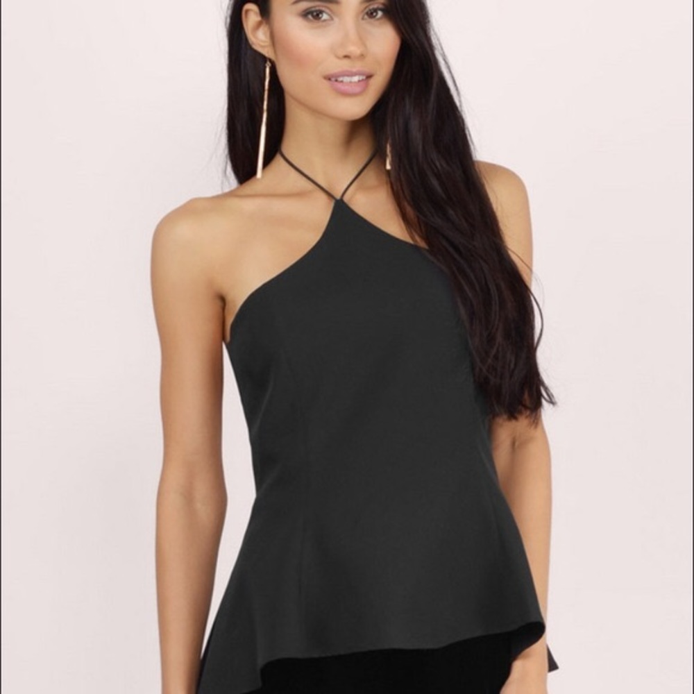 ✨NWOT Open Back Black Top With Cutouts✨